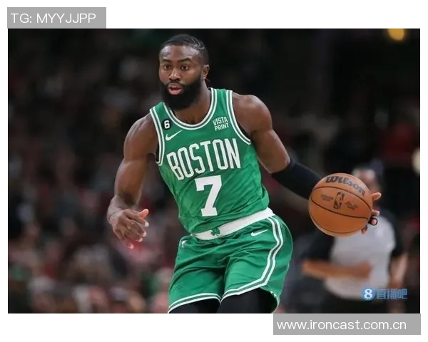 杰伦布朗首节狂砍16分8中7表现惊艳数据全面爆发引发热议