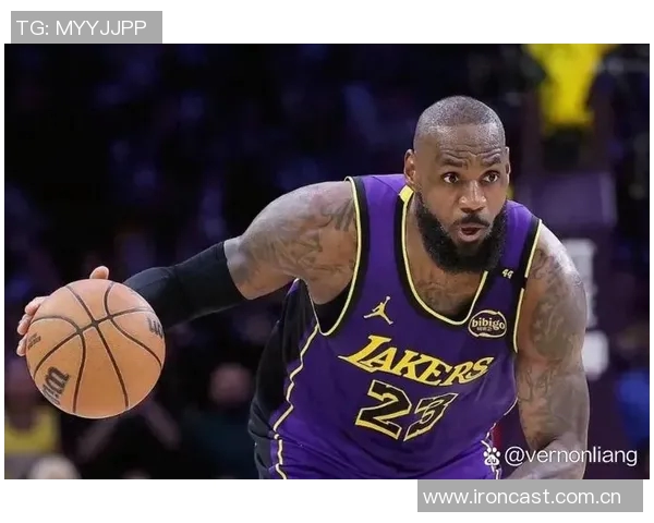 里夫斯谈与詹姆斯东契奇共打球的责任感与自我期许