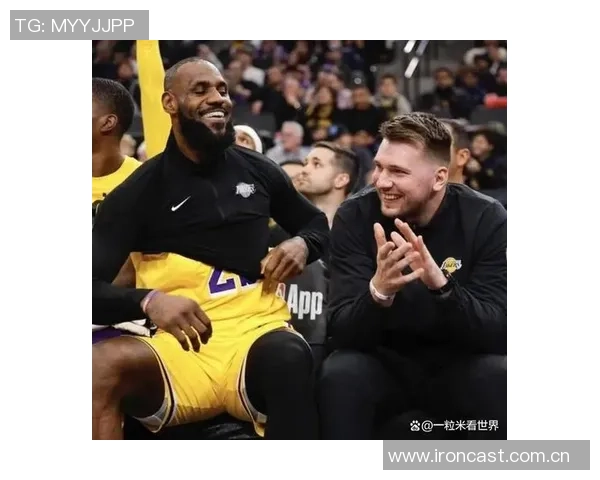 小卡与老詹的快船湖人一年前的荣耀与如今的困境形成鲜明对比