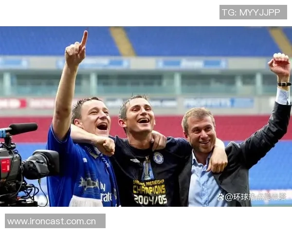 詹姆斯盛赞克莱伯关键时刻表现出色展现强硬气魄