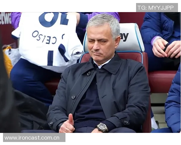 穆里尼奥对半场表现不满直言想换下九人球队晋级16强之路艰辛